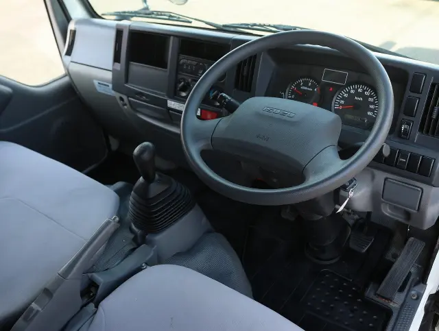 いすゞ エルフ TRG-NHS85A(4WD)の写真31