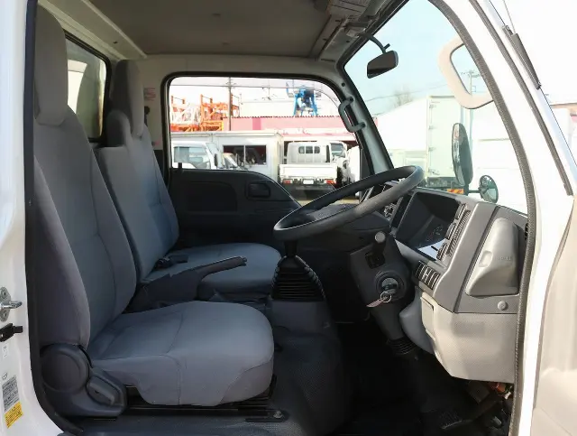 いすゞ エルフ TRG-NHS85A(4WD)の写真32