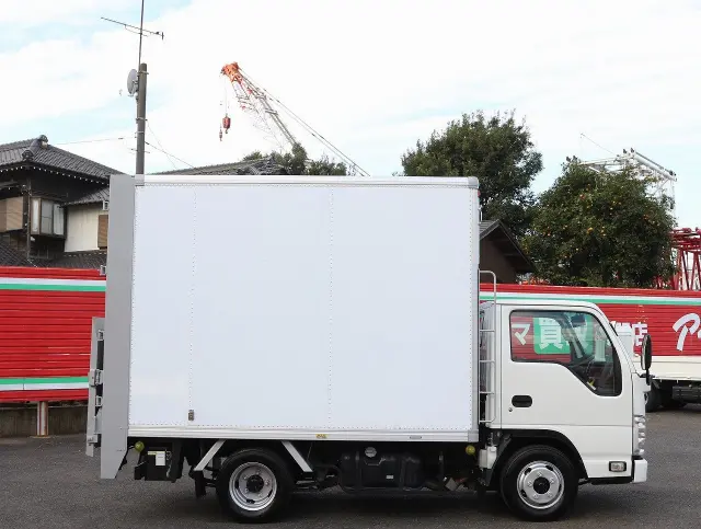 いすゞ エルフ TRG-NJR85AN(2WD)の写真4