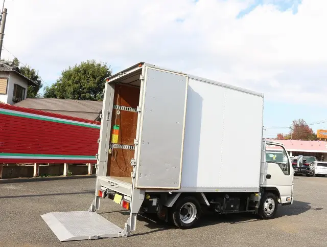 いすゞ エルフ TRG-NJR85AN(2WD)の写真22