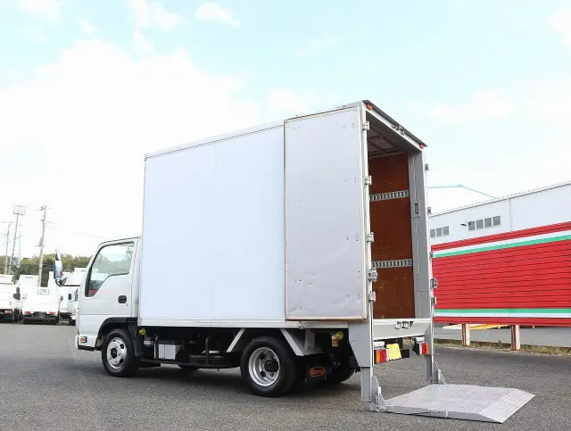 いすゞ エルフ TRG-NJR85AN(2WD)の写真23