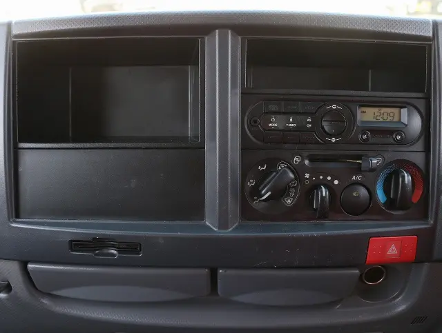 いすゞ エルフ TRG-NJR85AN(2WD)の写真41