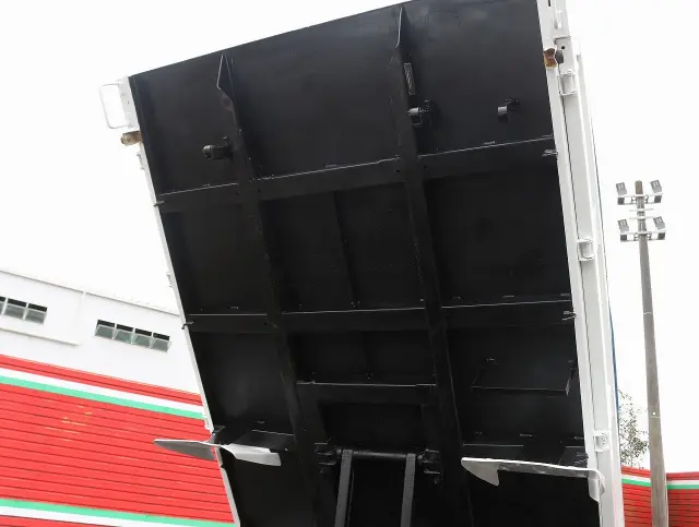 いすゞ エルフ SKG-NJR85AD(2WD)の写真26