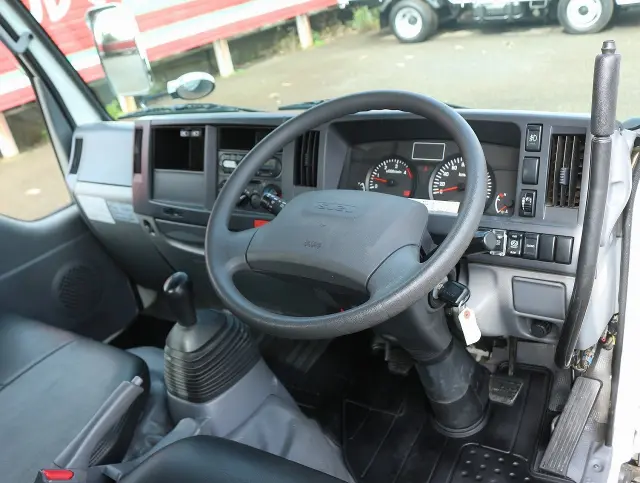 いすゞ エルフ TPG-NJR85AD(2WD)の写真37