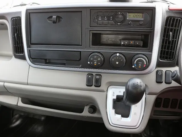 三菱 キャンター TPG-FBA30(2WD)の写真35