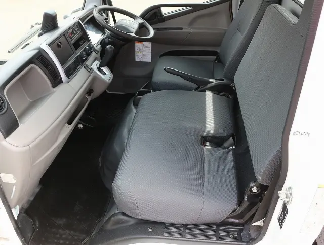 三菱 キャンター TPG-FBA30(2WD)の写真42