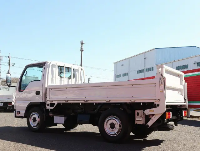 いすゞ エルフ TRG-NJR85A(2WD)の写真7