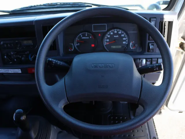 いすゞ エルフ TRG-NJR85A(2WD)の写真39