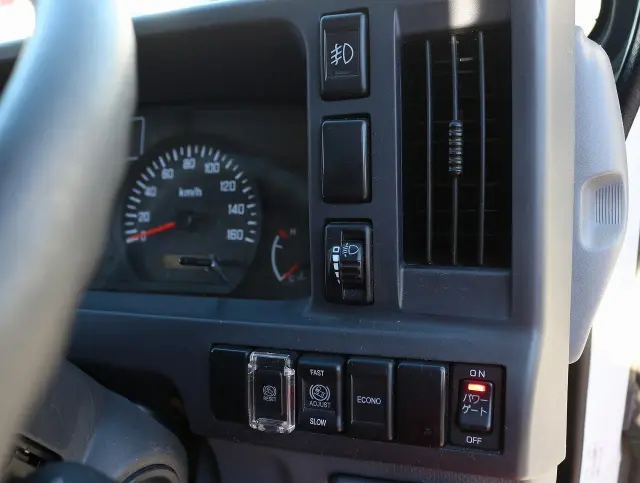 いすゞ エルフ TRG-NJR85A(2WD)の写真44