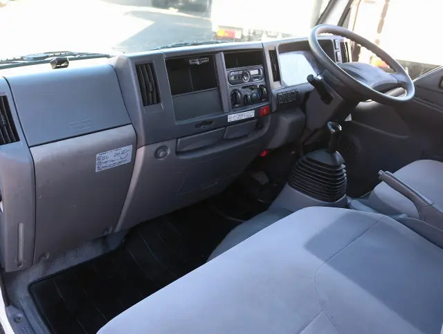 いすゞ エルフ TRG-NJR85A(2WD)の写真46