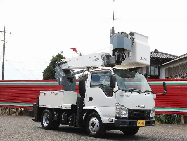 いすゞ エルフ 2RG-NKR88N(2WD)の写真3