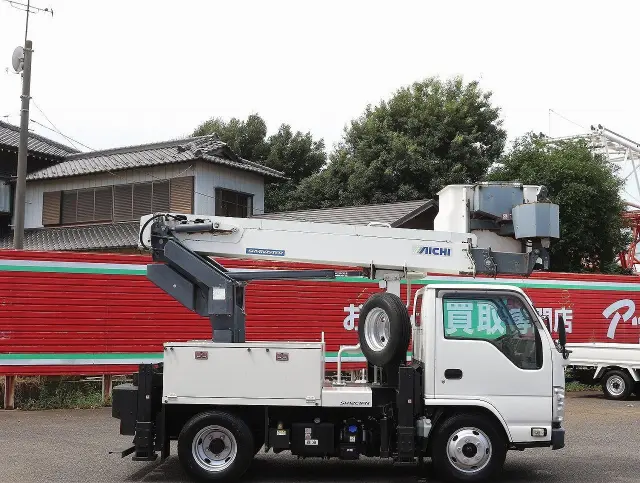 いすゞ エルフ 2RG-NKR88N(2WD)の写真4