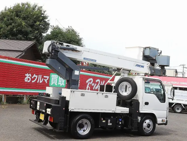 いすゞ エルフ 2RG-NKR88N(2WD)の写真5