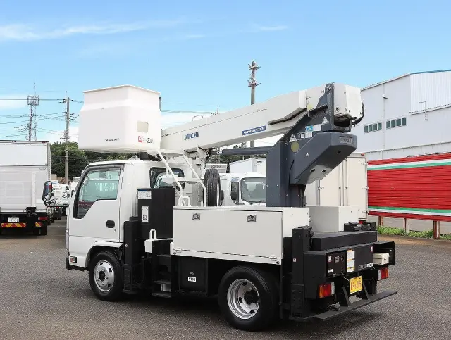 いすゞ エルフ 2RG-NKR88N(2WD)の写真7