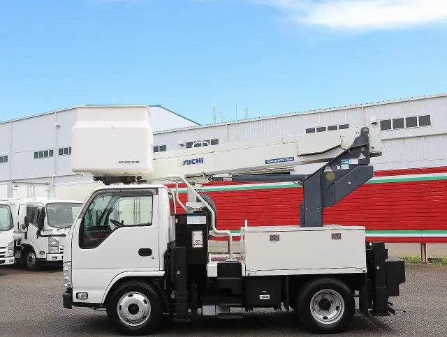 いすゞ エルフ 2RG-NKR88N(2WD)の写真8