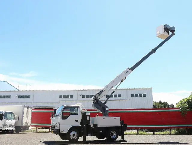 いすゞ エルフ 2RG-NKR88N(2WD)の写真24