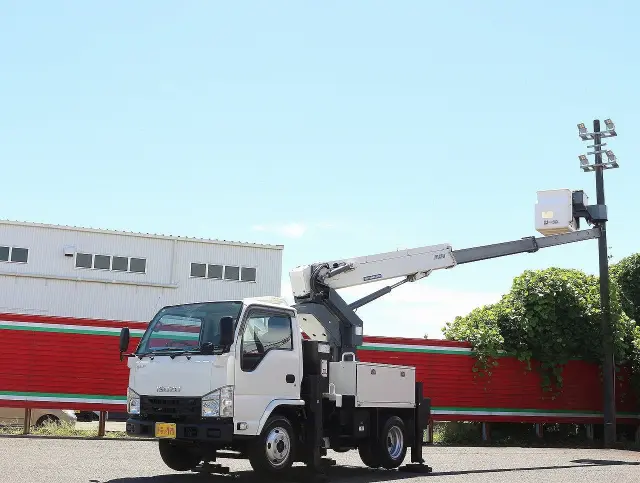 いすゞ エルフ 2RG-NKR88N(2WD)の写真29