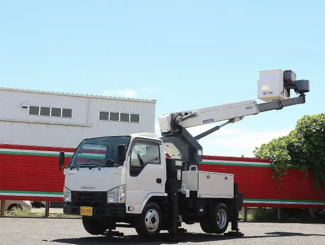 いすゞ エルフ 2RG-NKR88N(2WD)の写真30