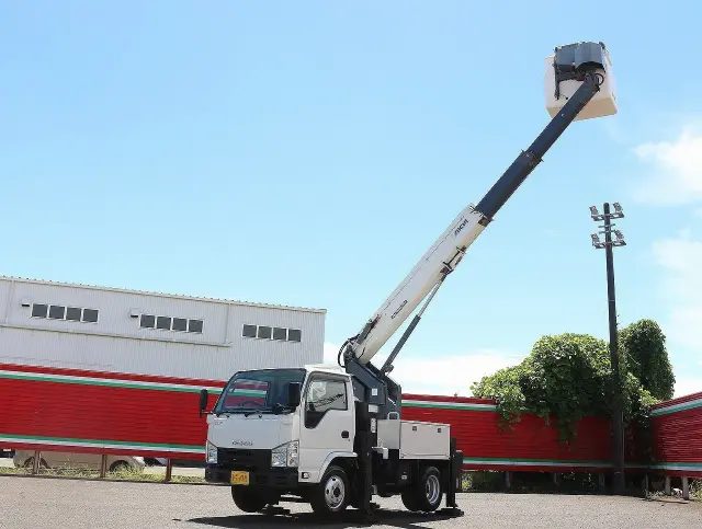 いすゞ エルフ 2RG-NKR88N(2WD)の写真32