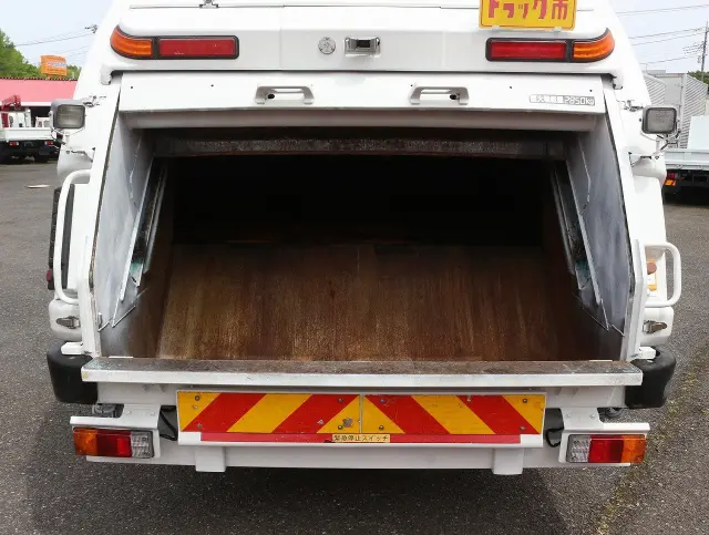 三菱 キャンター TKG-FEB90(2WD)の写真14