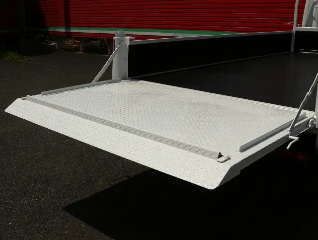 三菱 キャンター TPG-FEB50(2WD)の写真12