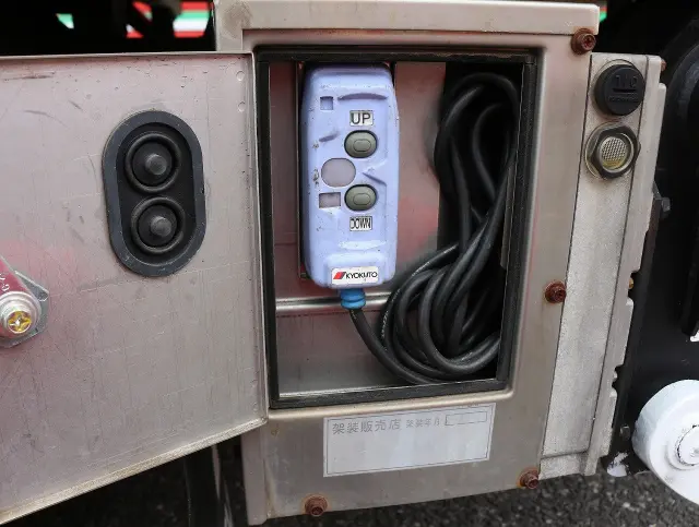 三菱 キャンター TPG-FBA00(2WD)の写真10