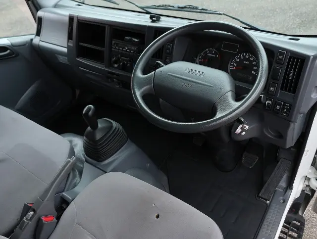 いすゞ エルフ TKG-NLR85AN(2WD)の写真2