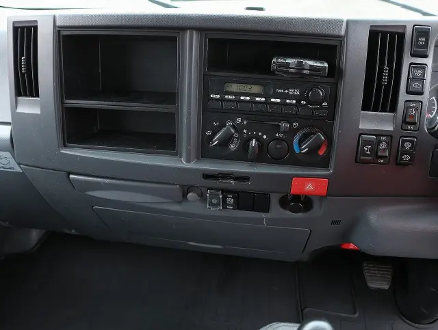 いすゞ エルフ TKG-NLR85AN(2WD)の写真35