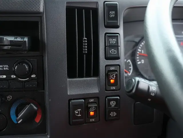 いすゞ エルフ TKG-NLR85AN(2WD)の写真37