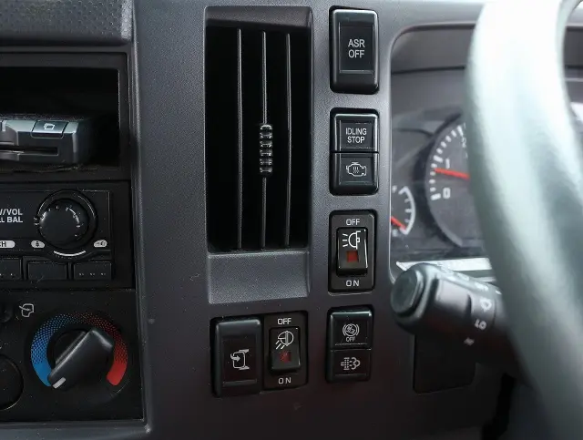 いすゞ エルフ TKG-NLR85AN(2WD)の写真38