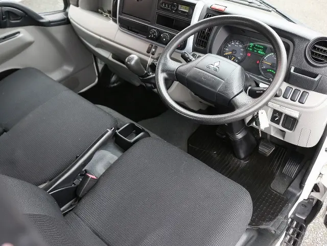 三菱 キャンター TPG-FBA20(2WD)の写真3
