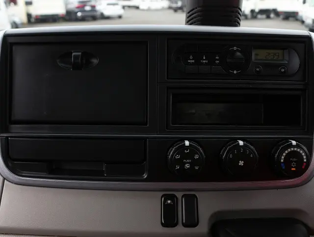 三菱 デリカ TPG-FBA20(2WD)の写真38