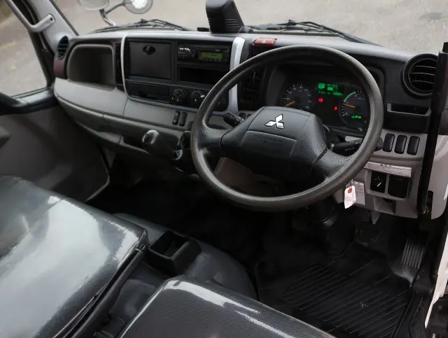 三菱 キャンター 2PG-FBA30(2WD)の写真30