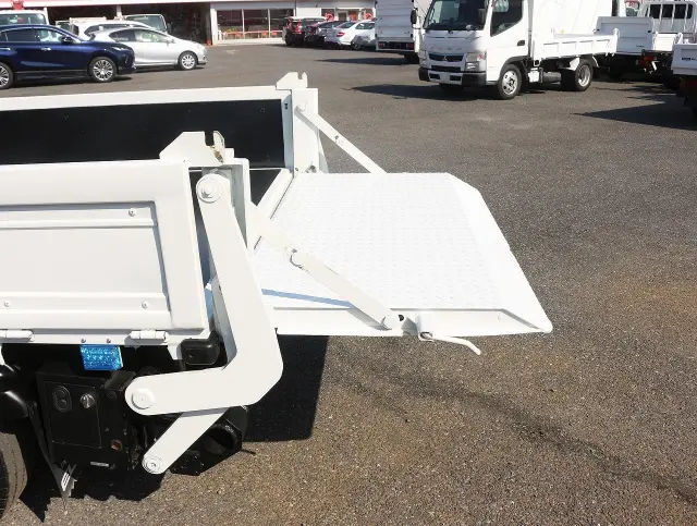 いすゞ エルフ TRG-NHS85A(4WD)の写真13