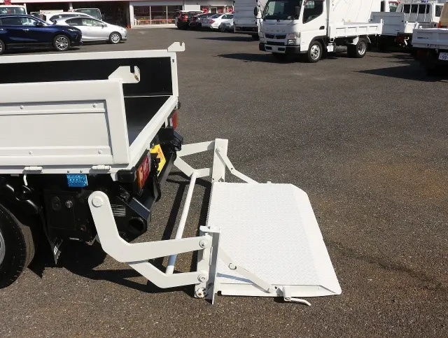 いすゞ エルフ TRG-NHS85A(4WD)の写真14