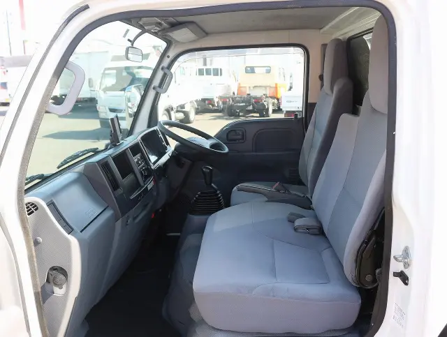 いすゞ エルフ TRG-NHS85A(4WD)の写真37