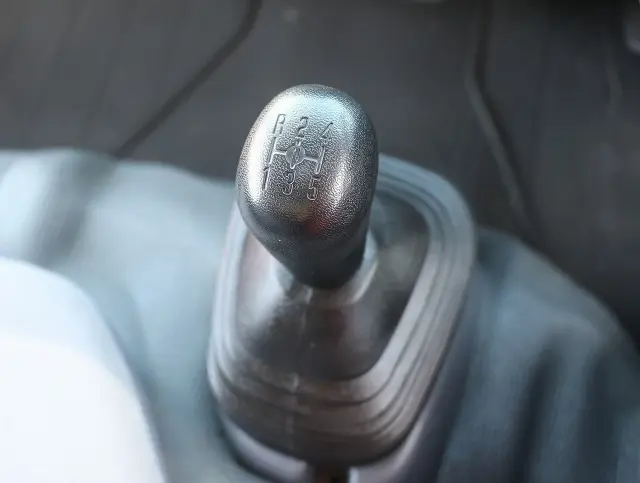 いすゞ エルフ TRG-NHS85A(4WD)の写真42