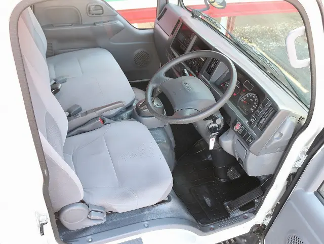 いすゞ エルフ TPG-NHR85AN(2WD)の写真2