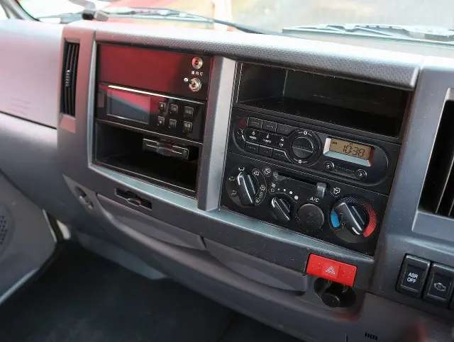 いすゞ エルフ TPG-NHR85AN(2WD)の写真34