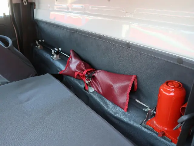 いすゞ エルフ TPG-NHR85AN(2WD)の写真44