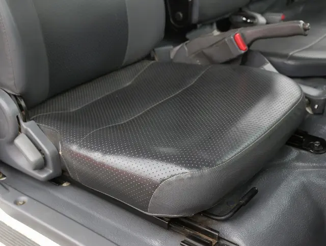 いすゞ エルフ TKG-NJR85AD(2WD)の写真36