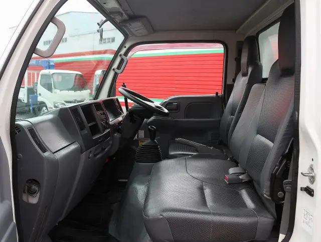 いすゞ エルフ TKG-NJR85AD(2WD)の写真45