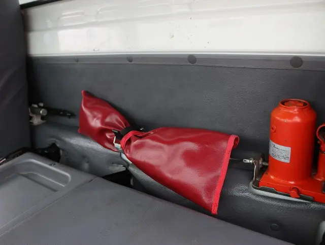 いすゞ エルフ TKG-NJR85AD(2WD)の写真47