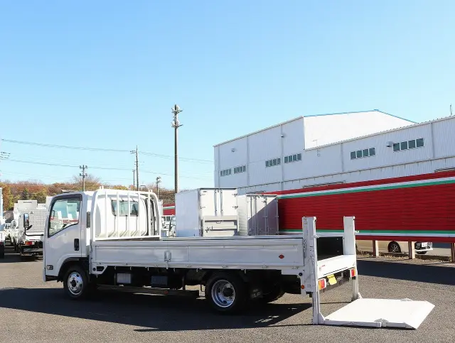 いすゞ エルフ TRG-NPR85AR(2WD)の写真20