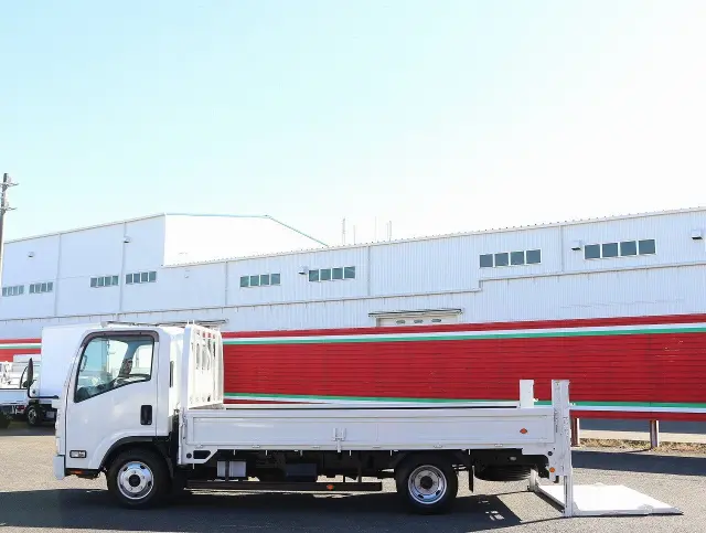 いすゞ エルフ TRG-NPR85AR(2WD)の写真21