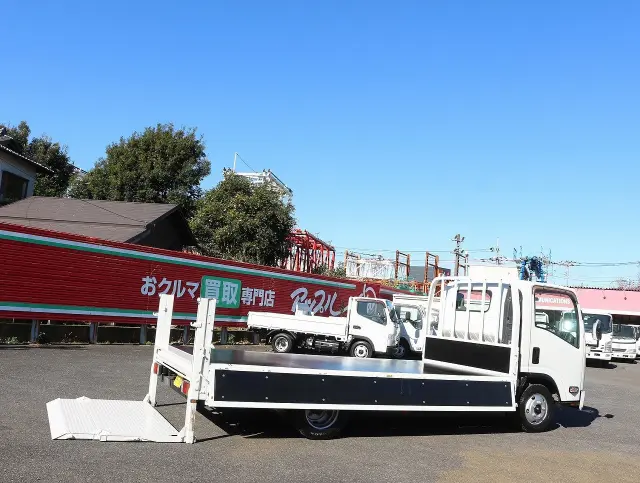 いすゞ エルフ TRG-NPR85AR(2WD)の写真23