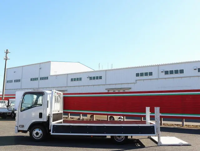 いすゞ エルフ TRG-NPR85AR(2WD)の写真27