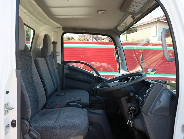 いすゞ エルフ TRG-NPR85AR(2WD)の写真37