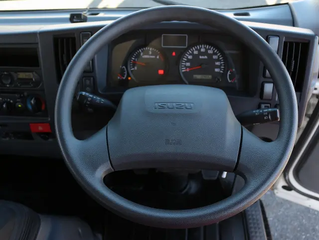 いすゞ エルフ TRG-NPR85AR(2WD)の写真40