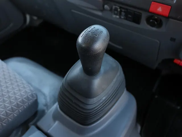 いすゞ エルフ TRG-NPR85AR(2WD)の写真43